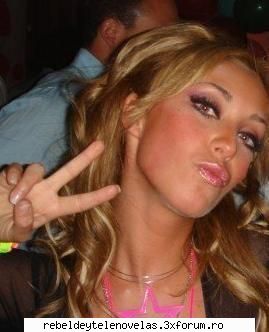 :hi:  :hi:  anahi mia