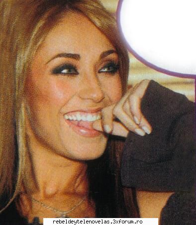 poza preferata cu anahi - hmm nui frumos sa bagi mana in gura - anahi